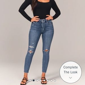 NWT Abercrombie and Fitch Curve Love Distressed Super Skinny Ankle Jeans - 26P